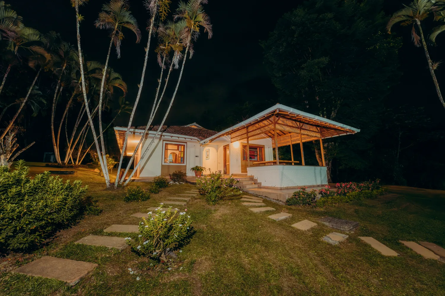 La Casa de Huéspedes de noche