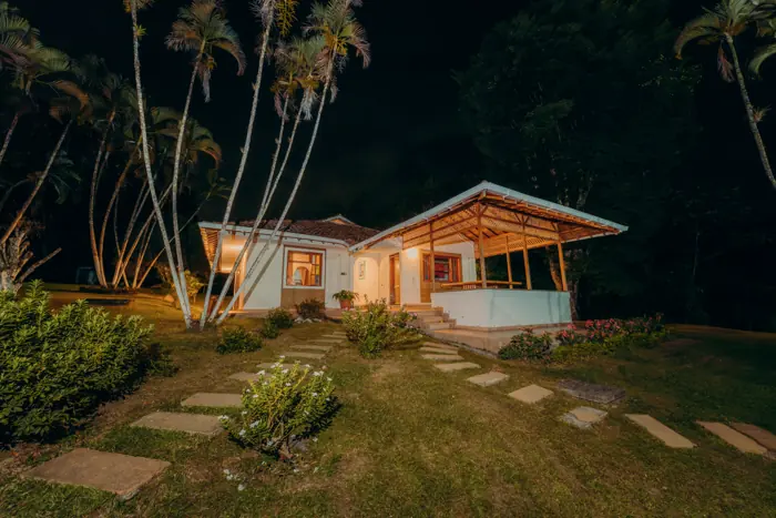 La Casa de Huéspedes de noche